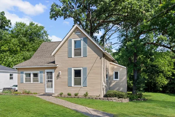a view of a house with a yard