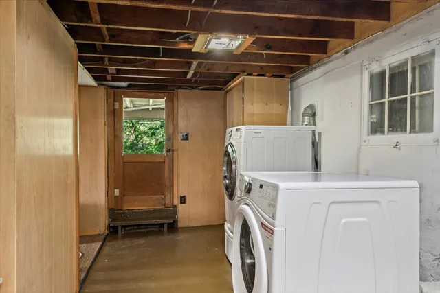 a view of a storage & utility room with washer and dryer