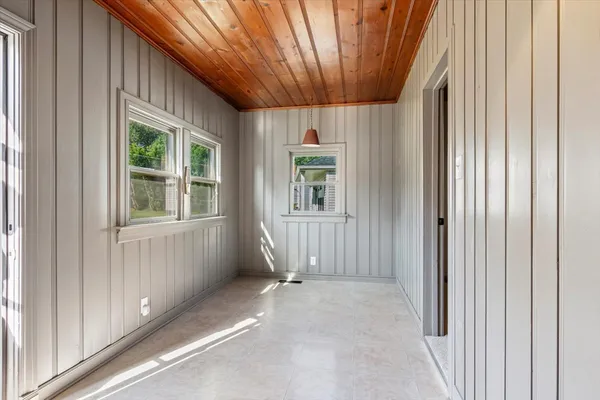 a view of an entryway with a livingroom
