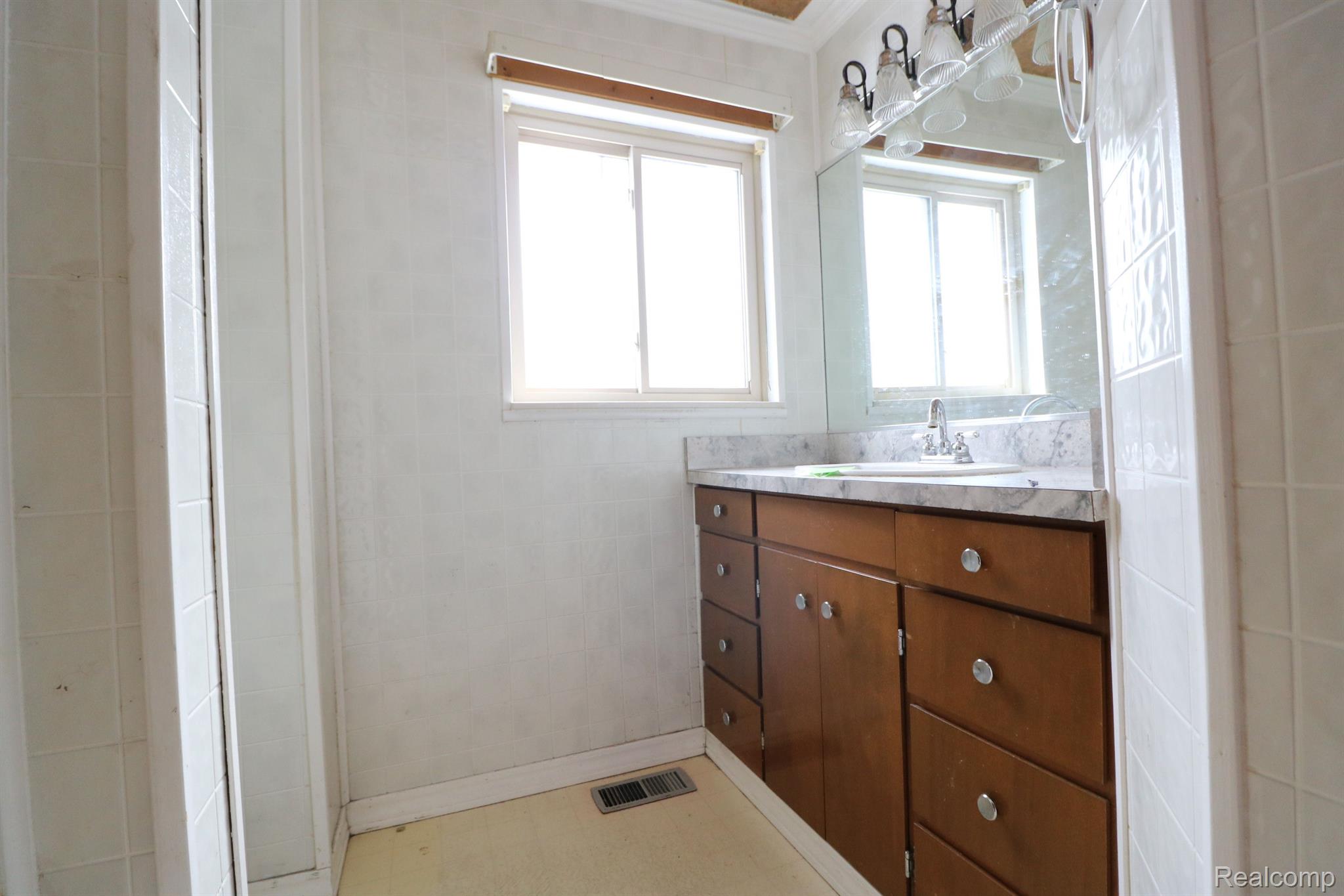 4333 Beecher Road Flint, MI 48532 - Photo 7 of 13 Gallery Image 7
