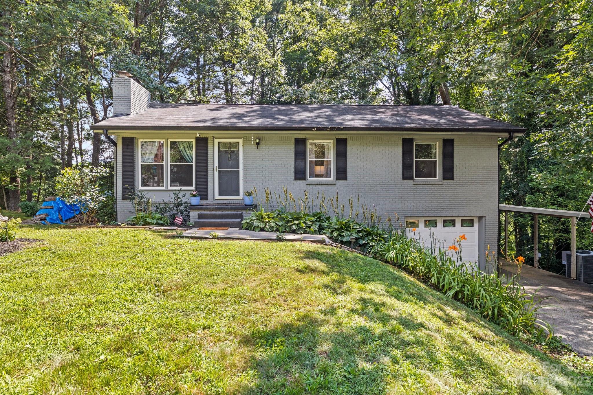 16 South Ridge Place Arden, NC 28704 - Photo 1 of 33 Gallery Image 1