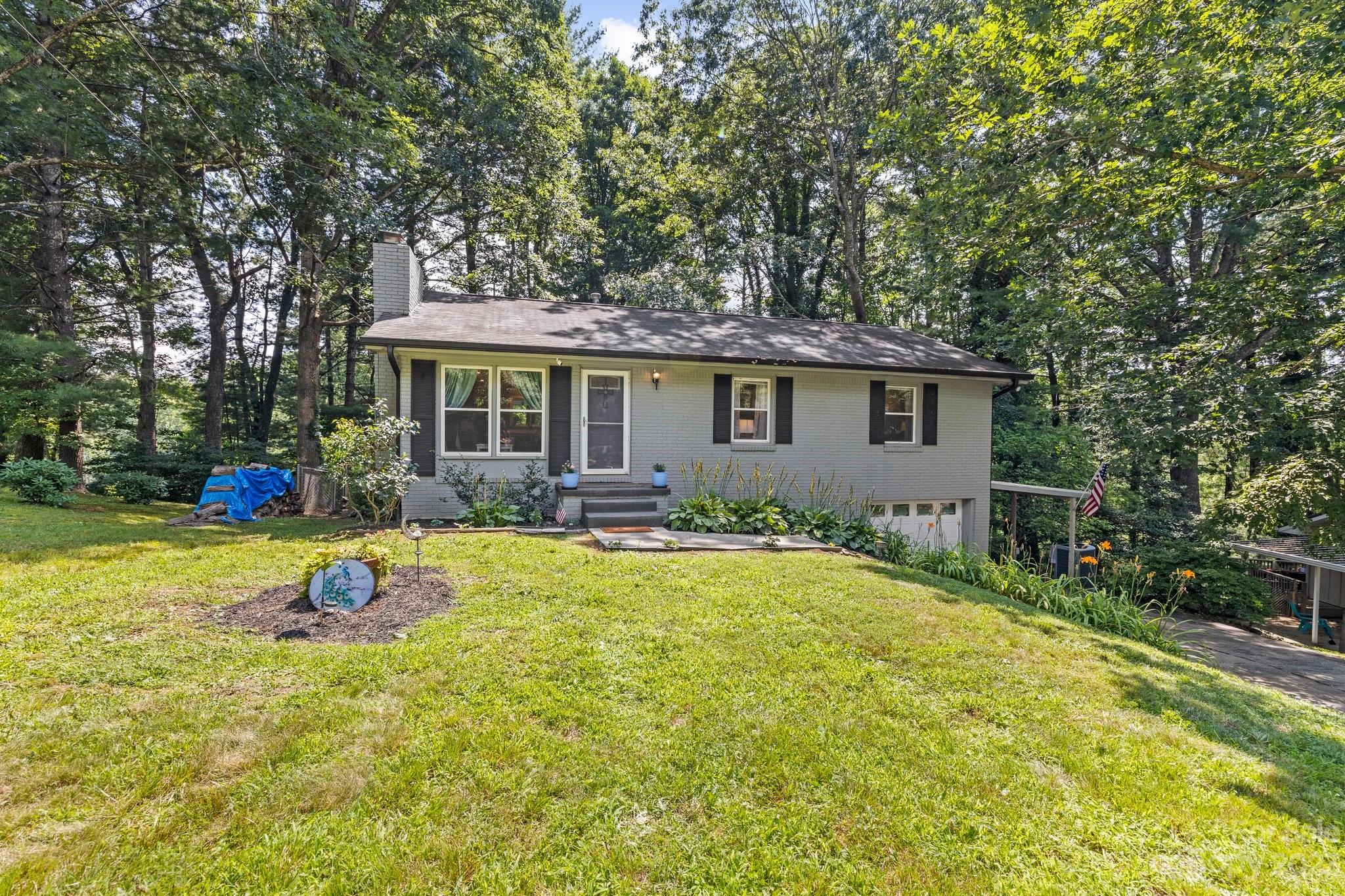 16 South Ridge Place Arden, NC 28704 - Photo 2 of 33 Gallery Image 2