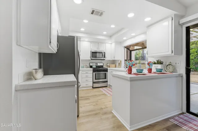 $845,000 | 13611 Bear Valley Road, Moorpark, CA 93021