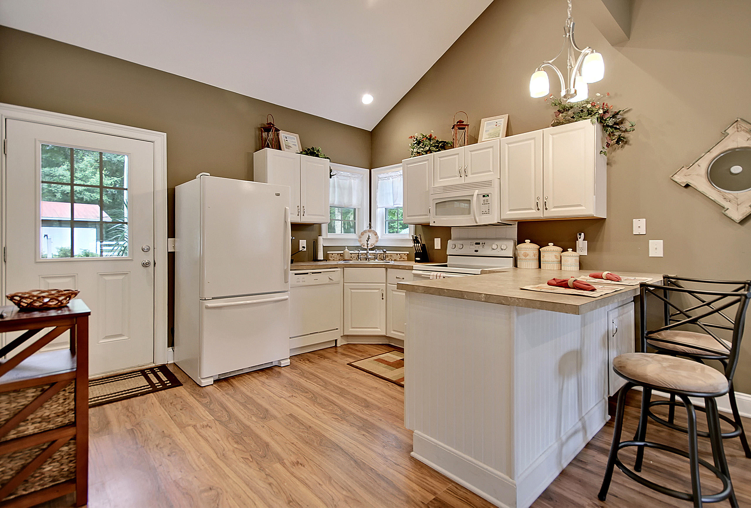 5207 County Line Road Ravenel, SC 29470 - Photo 34 of 43 Guest Kitchen