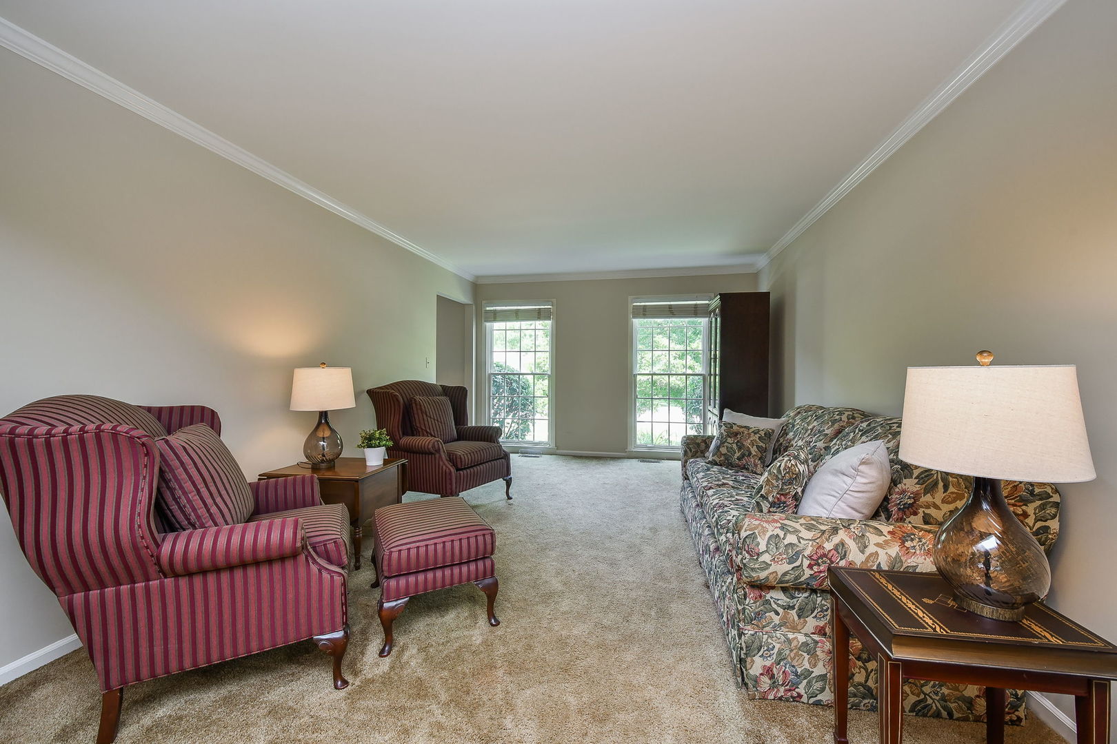 116 West Bailey Road Naperville, IL 60565 - Photo 4 of 27 a living room with furniture