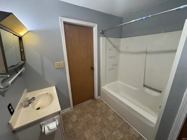 $225,000 | 65101 Highway 931, Lakeville, IN 46536