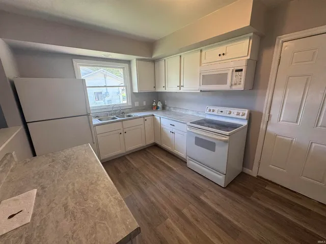 $225,000 | 65101 Highway 931, Lakeville, IN 46536