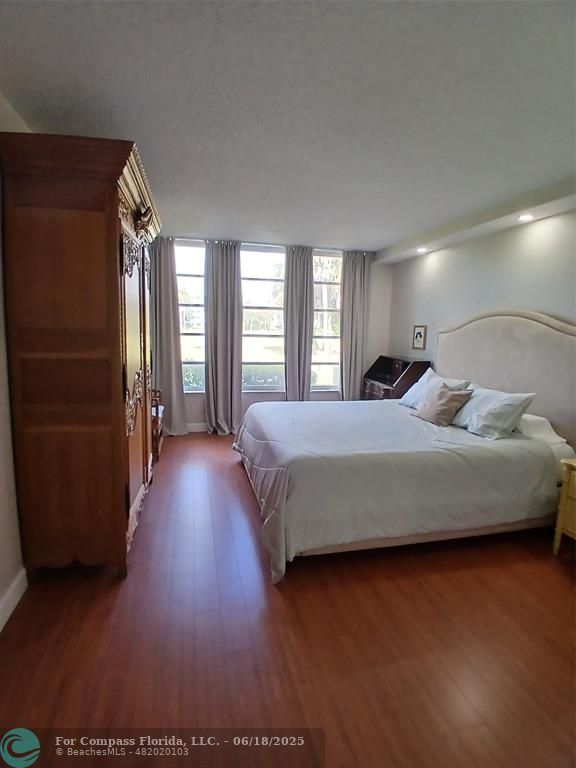 907 Cypress Terrace, Unit 104 Pompano Beach, FL 33069 - Photo 13 of 40 a bedroom with a bed closet and a window