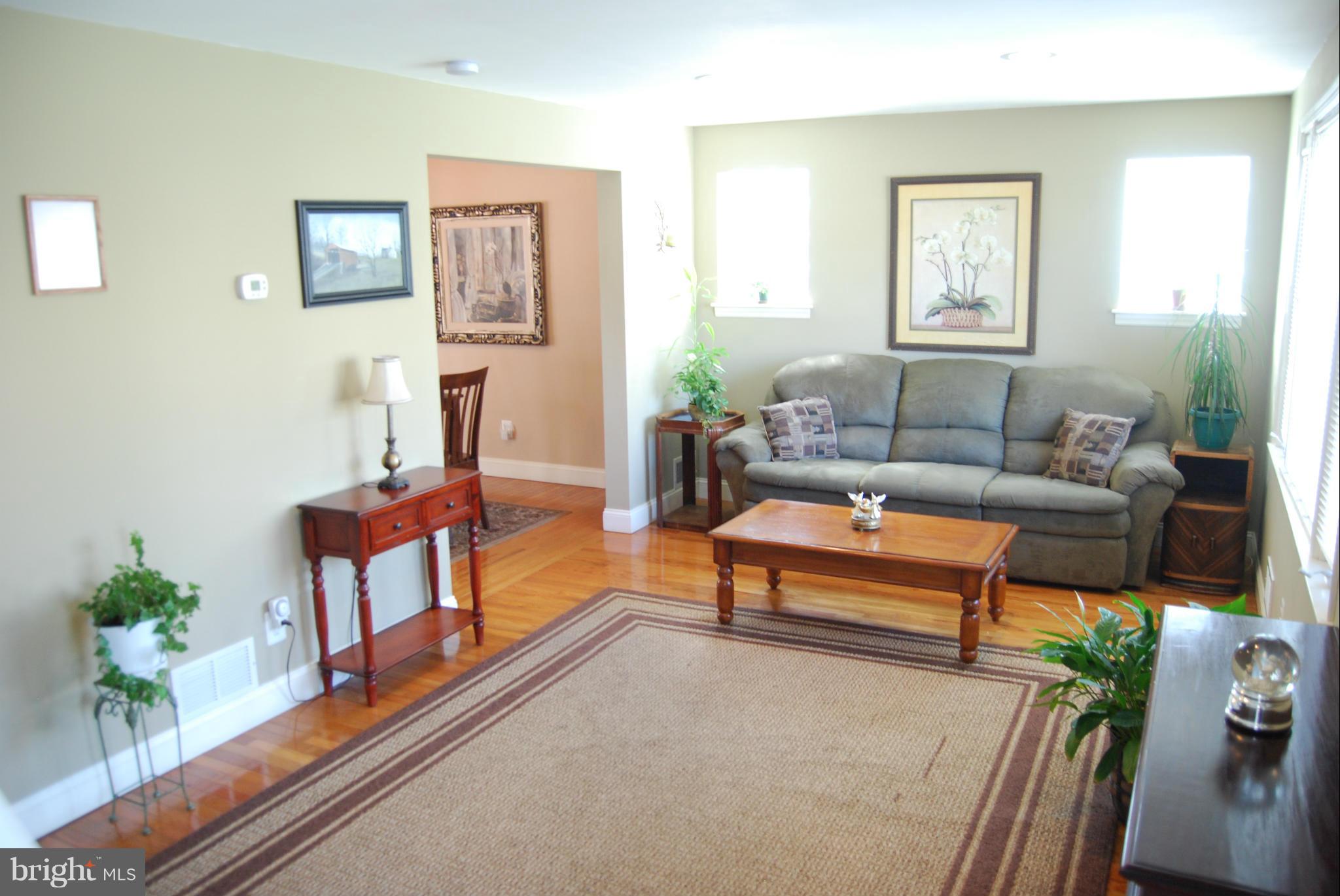 8127 Woodhaven Road Baltimore, MD 21237 - Photo 6 of 29 Living Room
