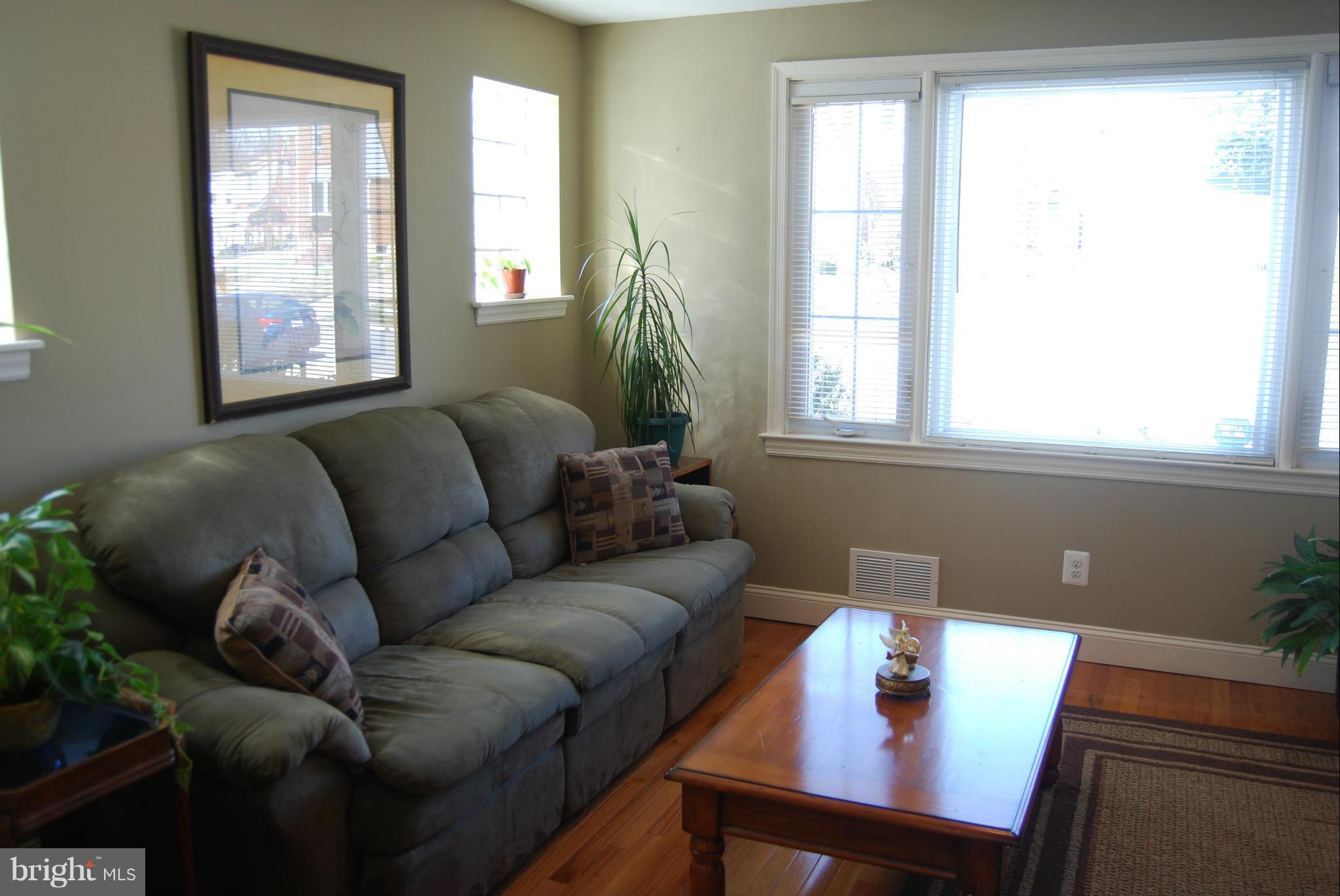 8127 Woodhaven Road Baltimore, MD 21237 - Photo 7 of 29 Living Room