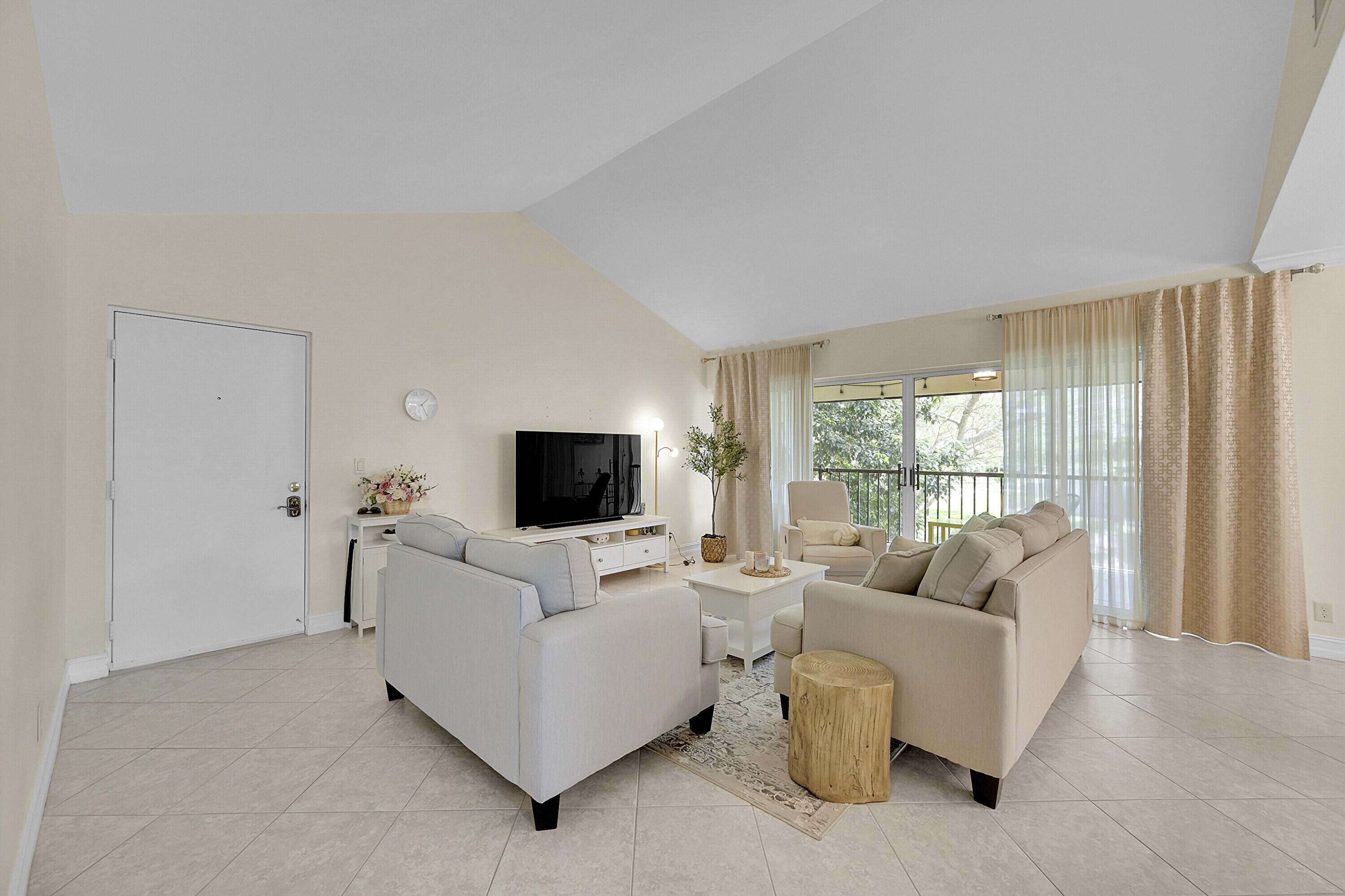6245 Old Court Road, Unit 202 Boca Raton, FL 33433 - Photo 3 of 24 06_50417- (6)