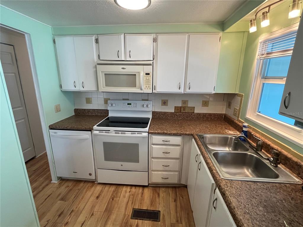107 Roma Road Venice, FL 34285 - Photo 18 of 44