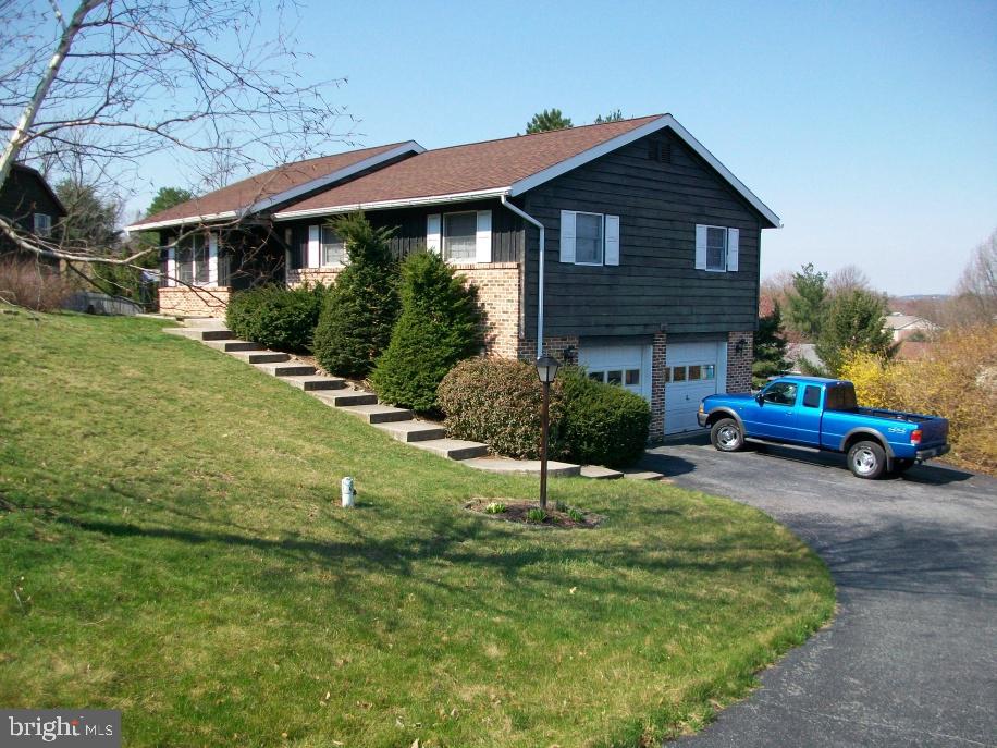 312 Manor Ridge Drive Akron, PA 17501 - Photo 2 of 41 Gallery Image 2