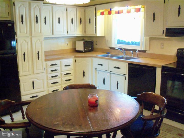 2756 South Kent Road Broomall, PA 19008 - Photo 11 of 19 Gallery Image 11