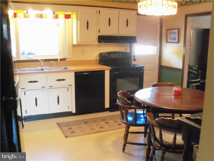 2756 South Kent Road Broomall, PA 19008 - Photo 10 of 19 Gallery Image 10