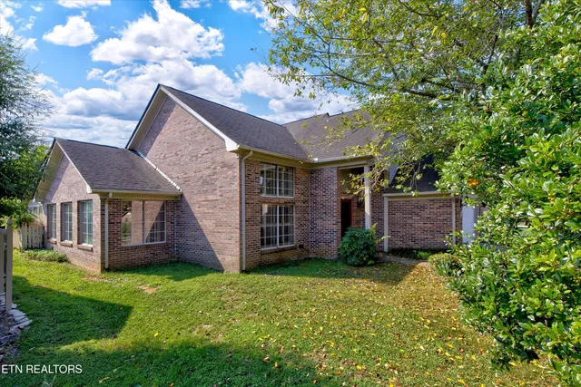 $399,990 | 2014 Cochran Place, Maryville, TN 37803