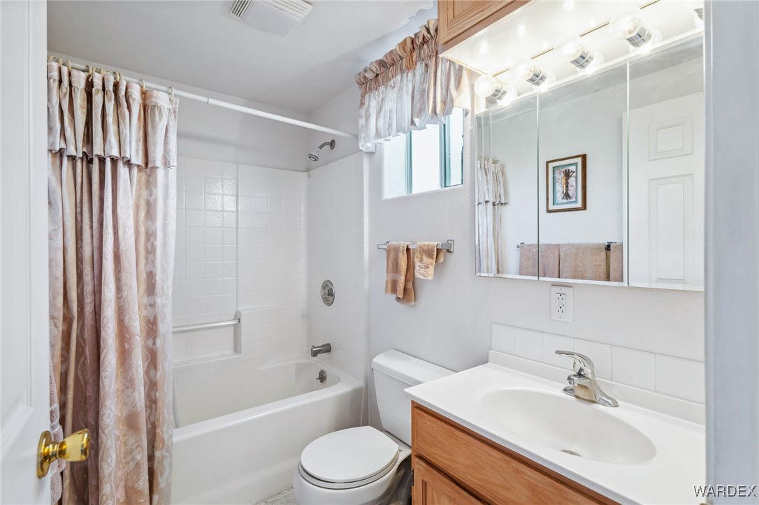 2000 Ramar Road, Unit 211 Bullhead City, AZ 86442 - Photo 27 of 57 Full bathroom with tub/shower combo.