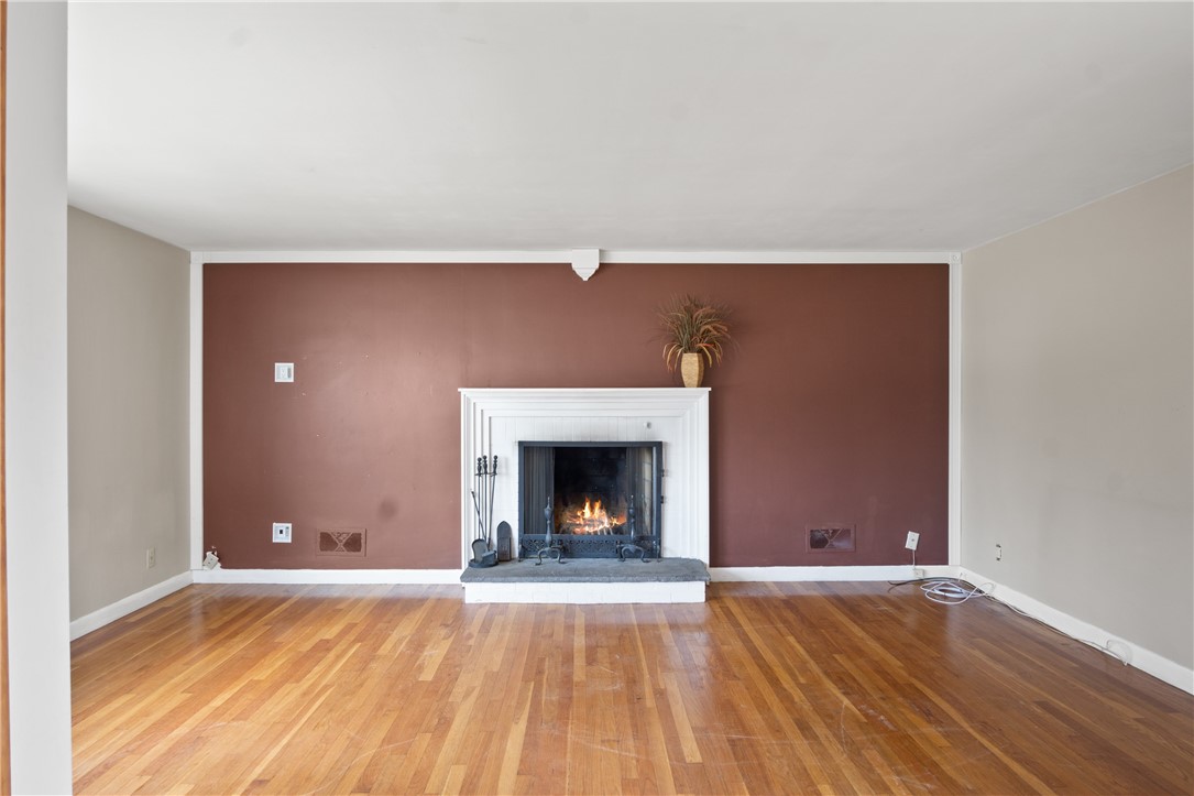 33 Bedford Road Cranston, RI 02910 - Photo 4 of 20 Gallery Image 4
