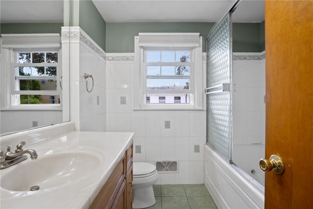 33 Bedford Road Cranston, RI 02910 - Photo 8 of 20 Gallery Image 8