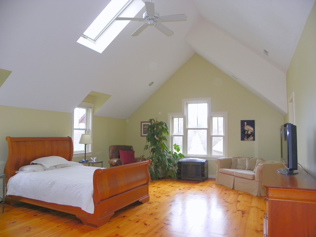 31 Highland Road Merrimac, MA 01860 - Photo 14 of 28 a bedroom with a large bed and a couch