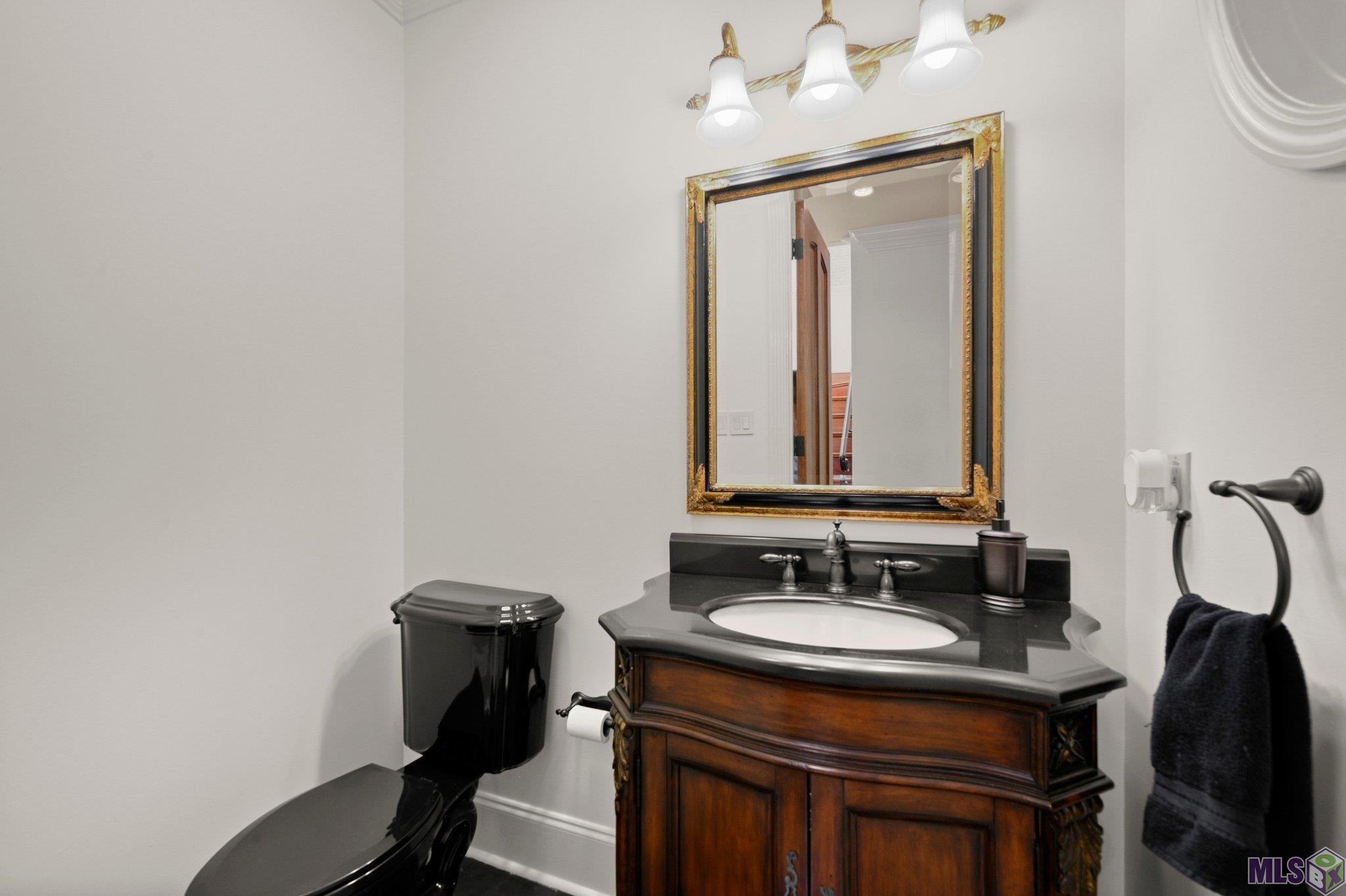 4509 Bluebonnet Road Baton Rouge, LA 70809 - Photo 28 of 44 Powder Room