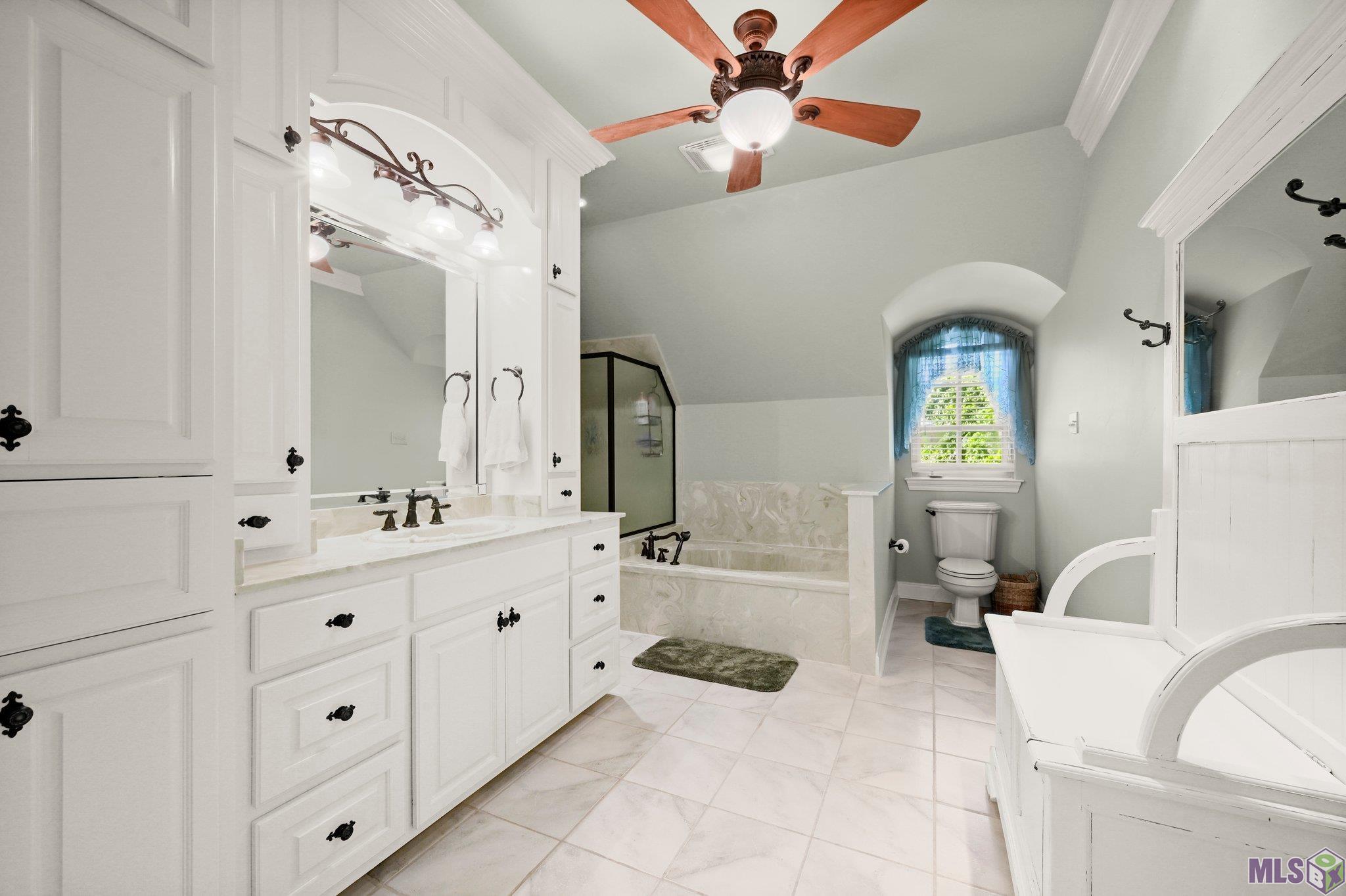 4509 Bluebonnet Road Baton Rouge, LA 70809 - Photo 32 of 44 Upstairs Guest Bath