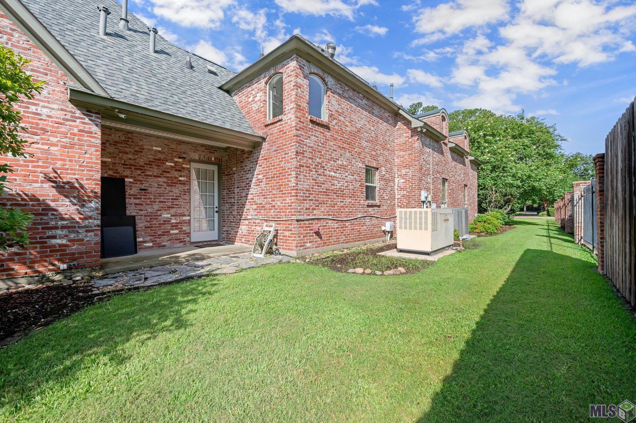 4509 Bluebonnet Road Baton Rouge, LA 70809 - Photo 39 of 44 Side Yard & Generator