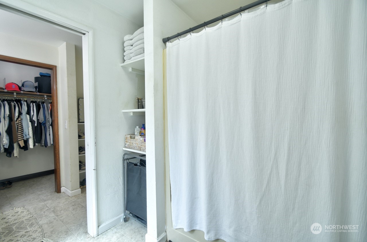 3110 Zenkner Valley Road Centralia, WA 98531 - Photo 24 of 40 a view of a walk in closet