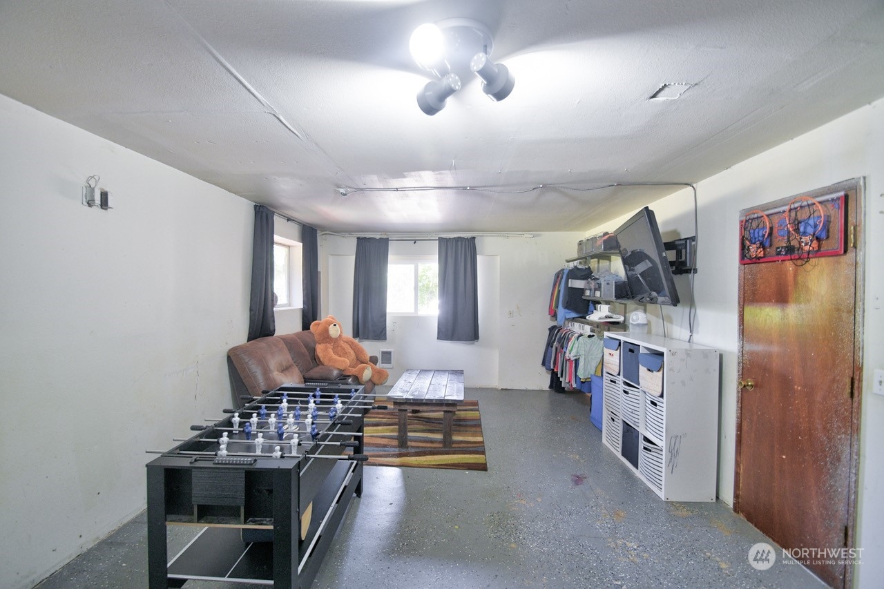 3110 Zenkner Valley Road Centralia, WA 98531 - Photo 29 of 40 a living room with furniture and a flat screen tv