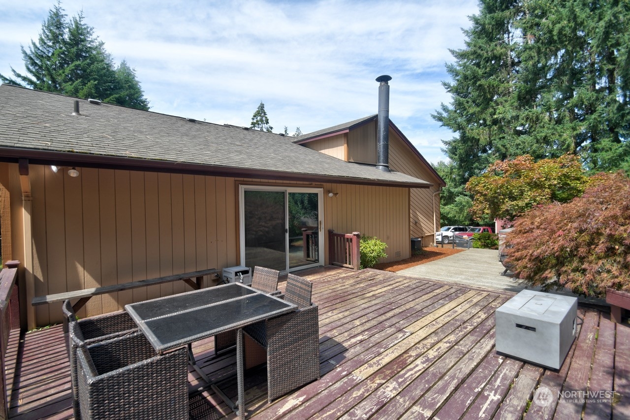 3110 Zenkner Valley Road Centralia, WA 98531 - Photo 34 of 40 a backyard of a house with seating space