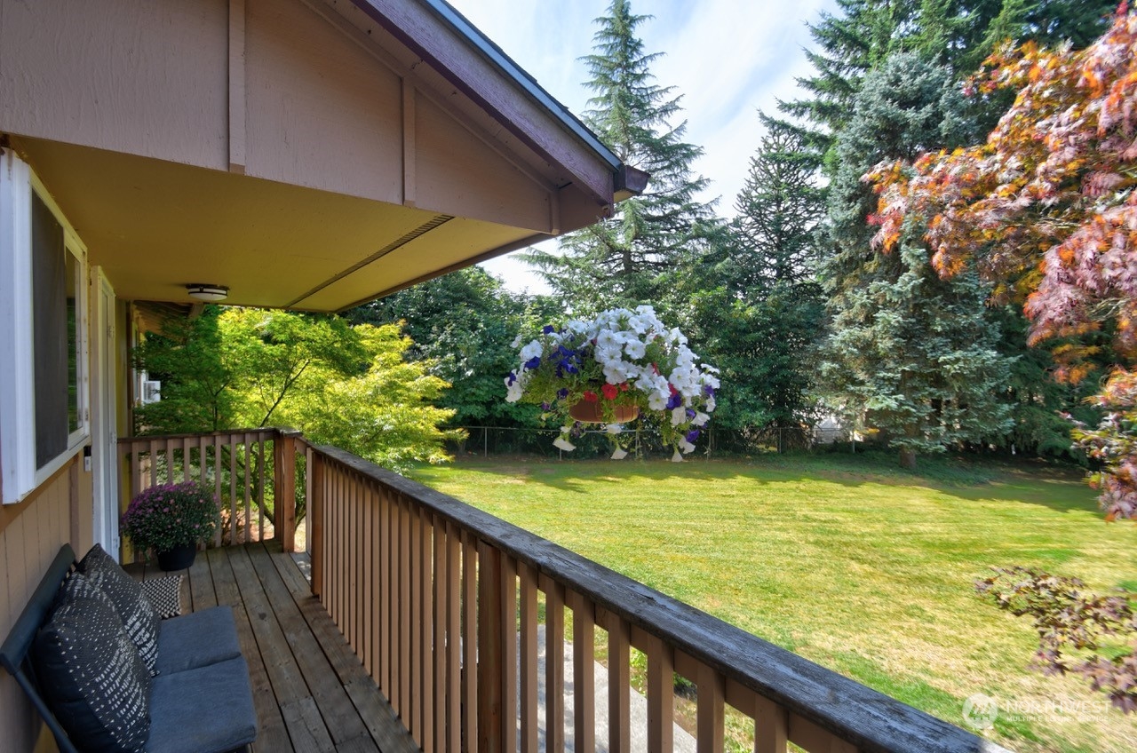 3110 Zenkner Valley Road Centralia, WA 98531 - Photo 39 of 40 a view of a two chairs in the balcony