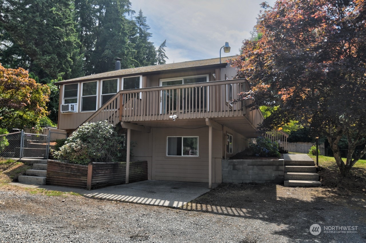 3110 Zenkner Valley Road Centralia, WA 98531 - Photo 4 of 40 a front view of a house with garden
