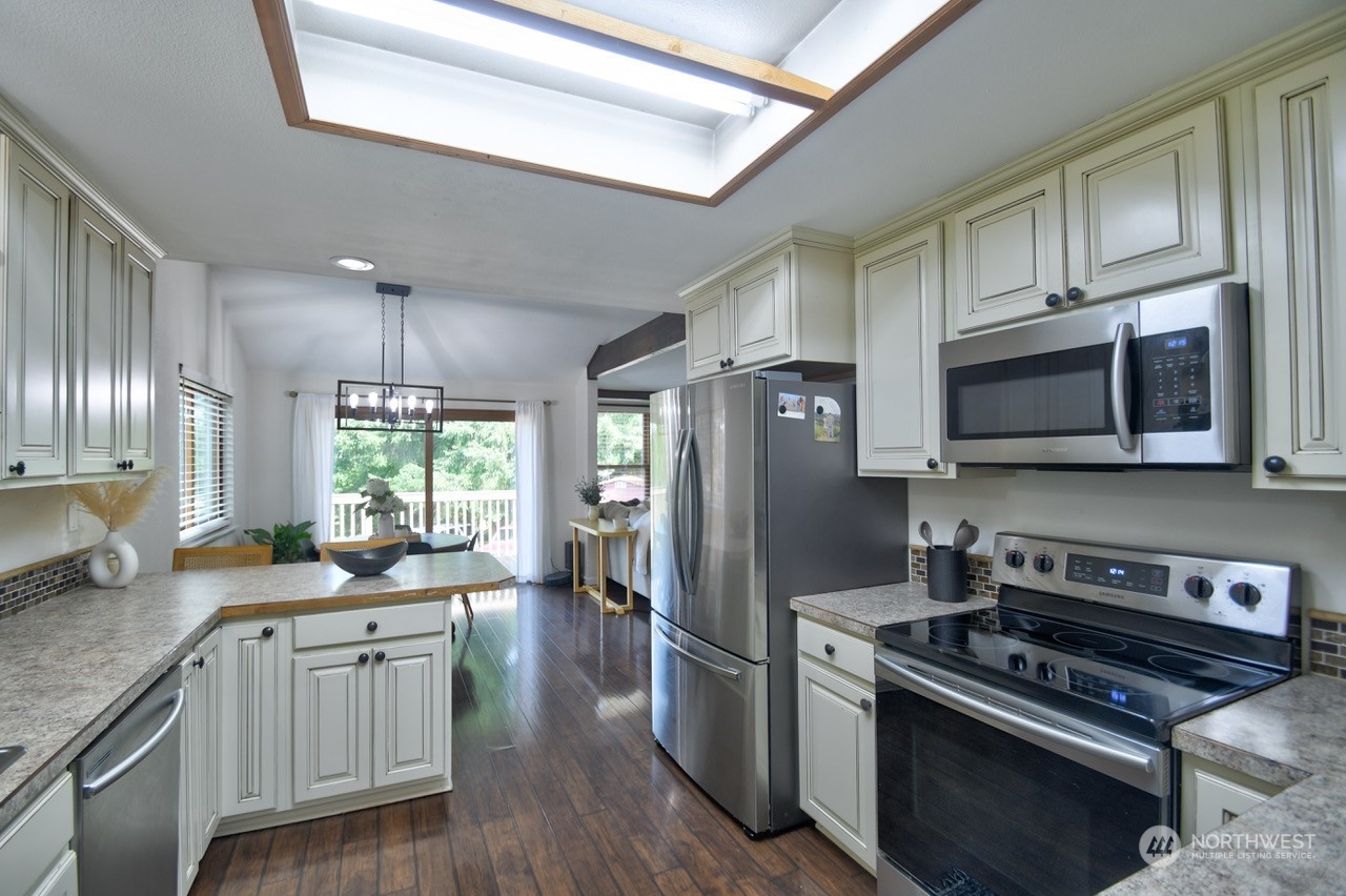 3110 Zenkner Valley Road Centralia, WA 98531 - Photo 10 of 40 a kitchen with granite countertop a stove refrigerator and microwave