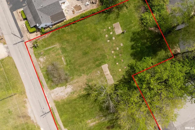 $135,000 | 107 North Carbon Street, Marion, IL 62959