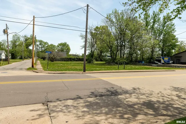 $135,000 | 107 North Carbon Street, Marion, IL 62959