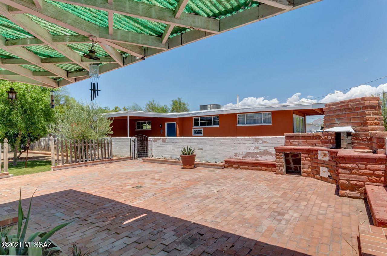 2115 East Fort Lowell Road Tucson, AZ 85719 - Photo 27 of 49 main house back patio. pavers and grill