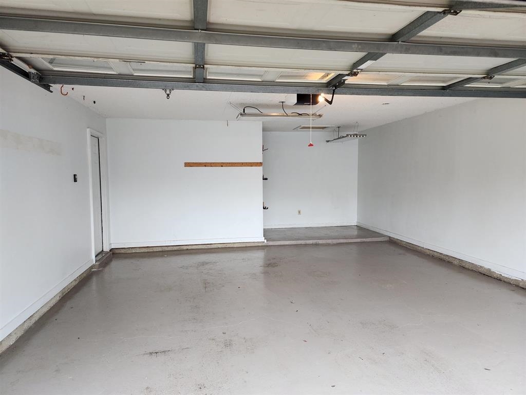 255 Windy Ridge Cove Collierville, TN 38017 - Photo 17 of 21 View of garage