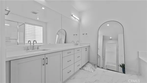 $949,900 | 11755 Fenton Avenue, Sylmar, CA 91342