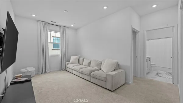 $949,900 | 11755 Fenton Avenue, Sylmar, CA 91342