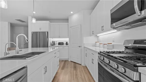 $949,900 | 11755 Fenton Avenue, Sylmar, CA 91342