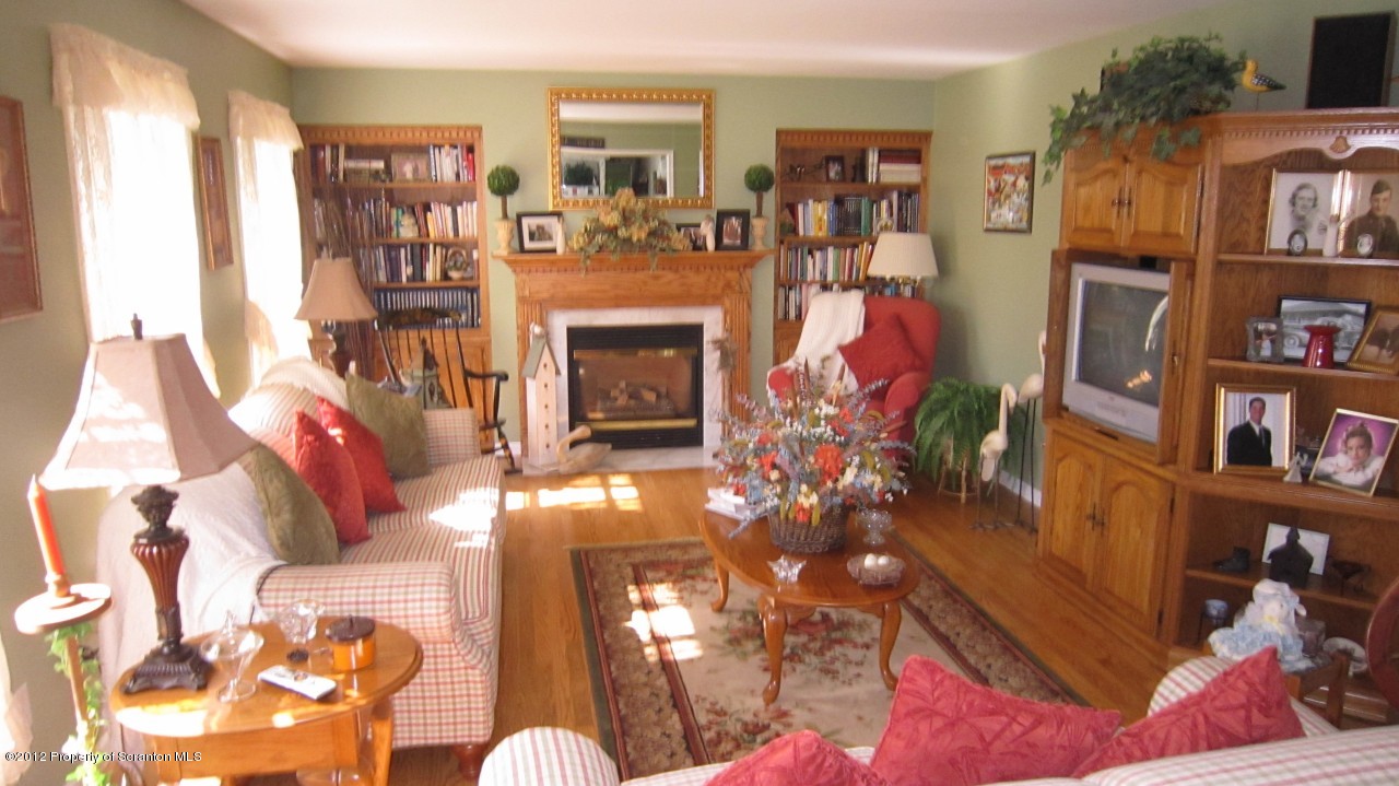 196 Decker Road Jermyn, PA 18433 - Photo 6 of 24 Gallery Image 6