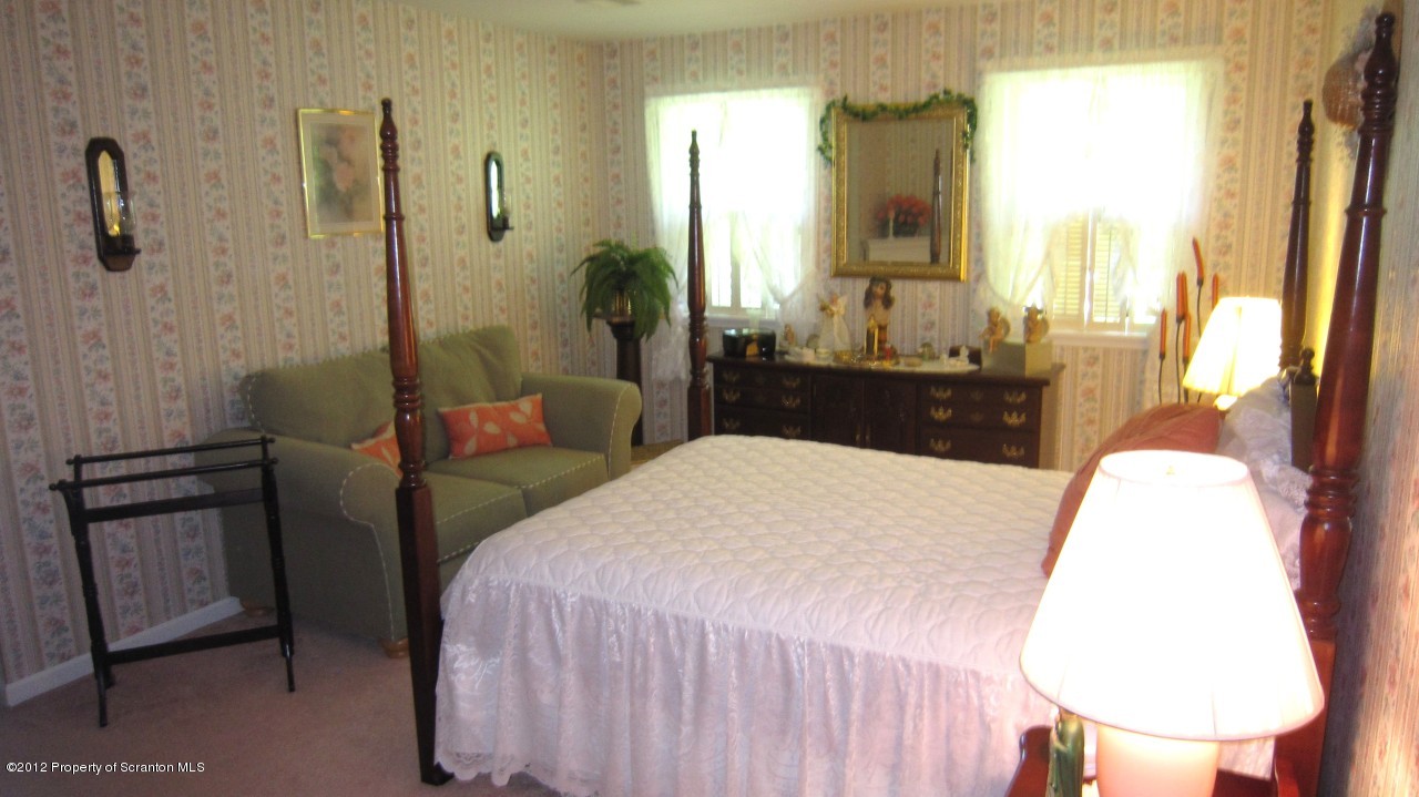 196 Decker Road Jermyn, PA 18433 - Photo 8 of 24 Gallery Image 8