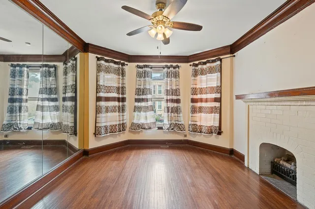 a view of a livingroom with furniture and a ceiling fan