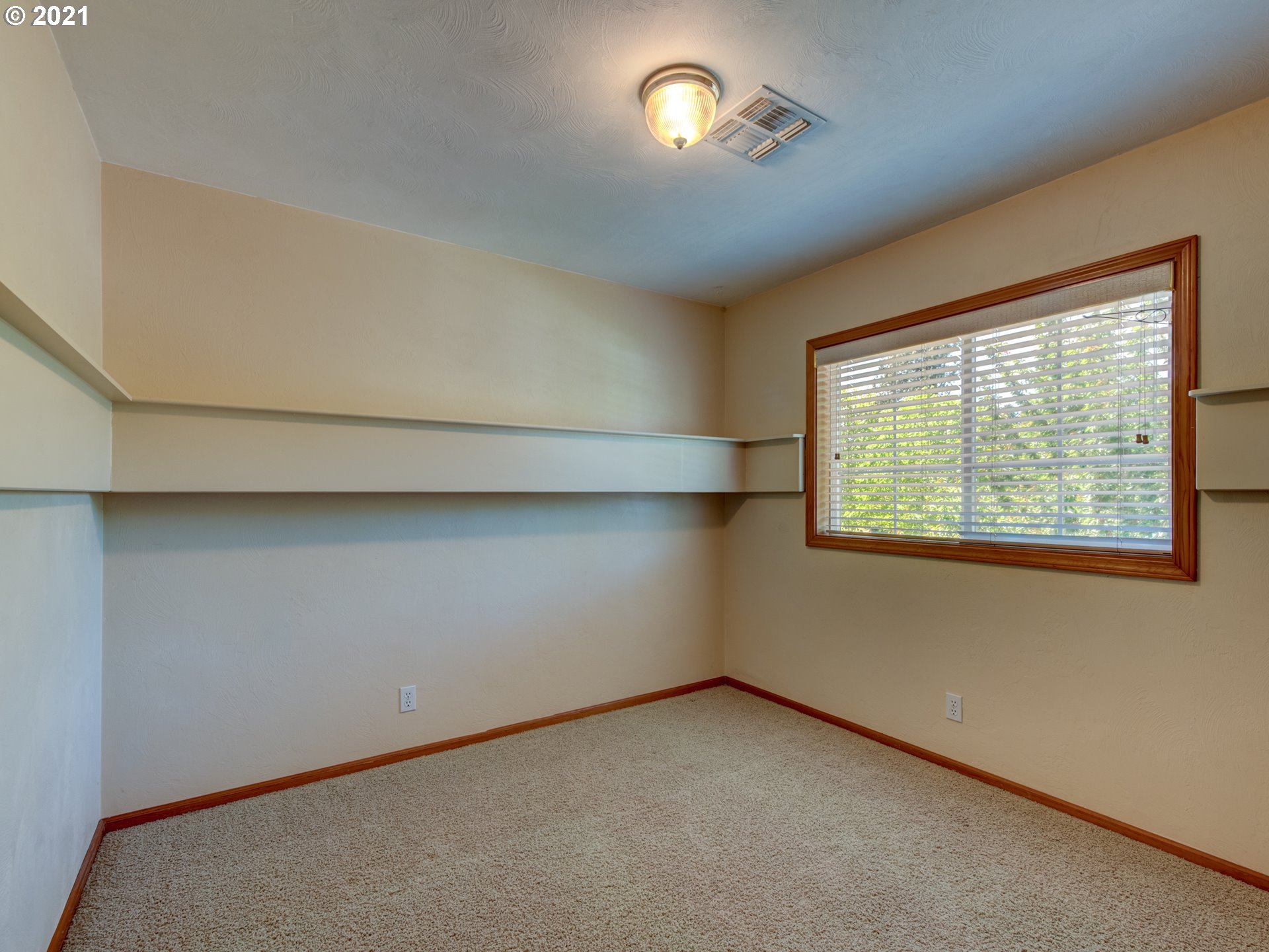 856 Raintree Way Springfield, OR 97477 - Photo 23 of 32