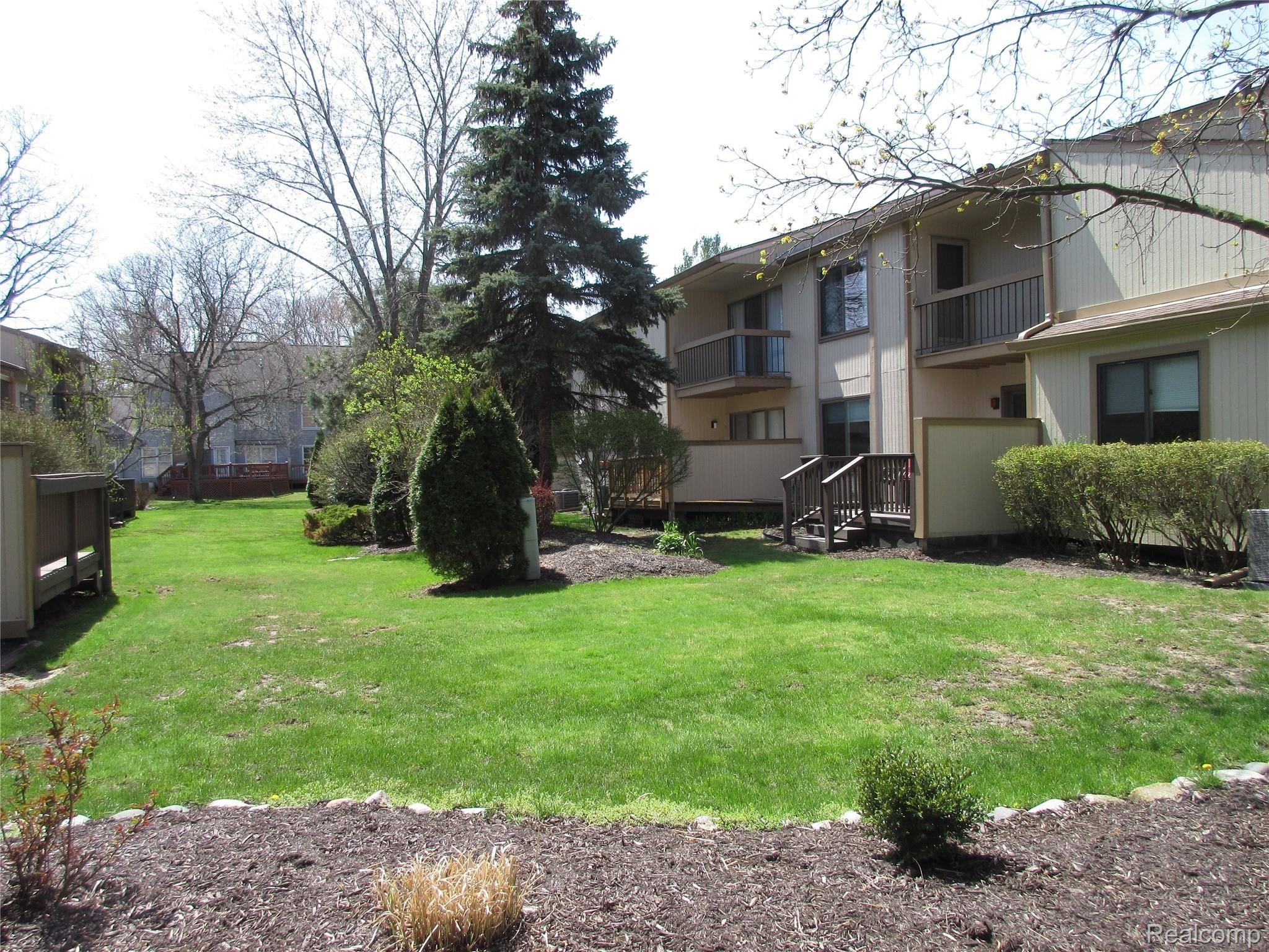 23235 Farmington Road Farmington, MI 48336 - Photo 27 of 27 IMG_0053.JPG