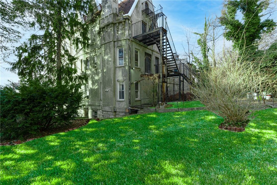 2744 Kingsbridge Terrace Bronx, NY 10463 - Photo 36 of 36 Exterior rear & side yard