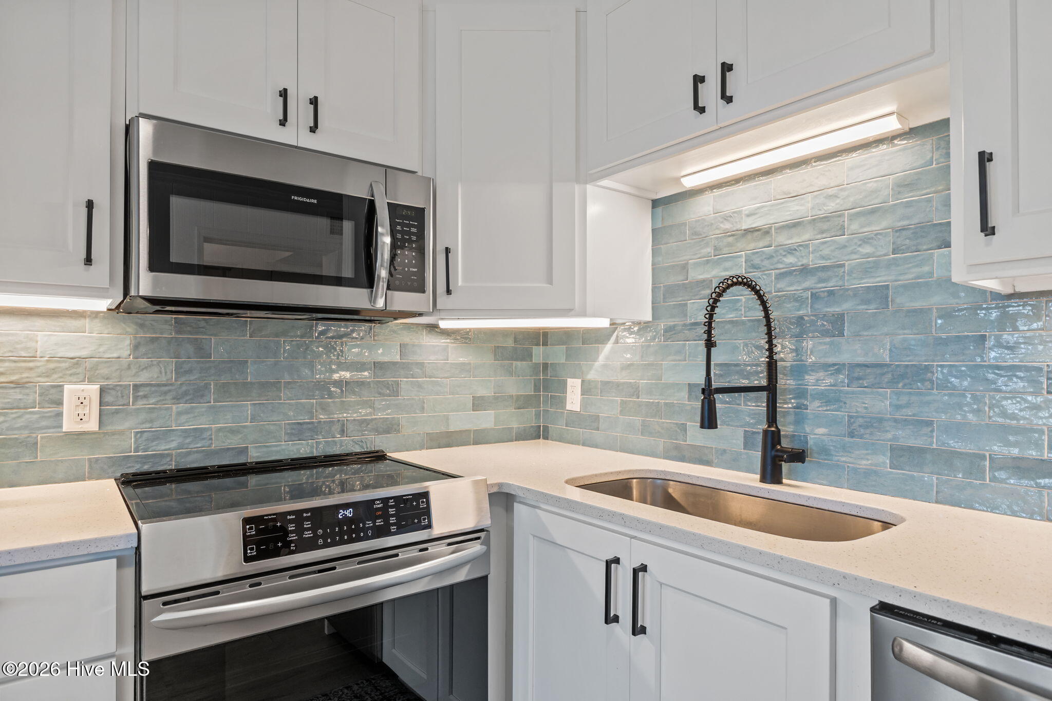 2008 East Fort Macon Road, Unit H1 Atlantic Beach, NC 28512 - Photo 9 of 36 Beautiful Backsplash
