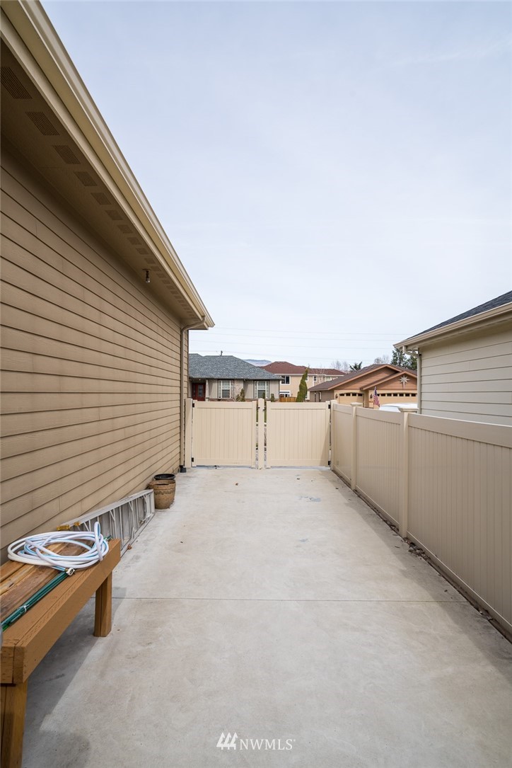 2111 Sage Grouse Road Wenatchee, WA 98801 - Photo 4 of 25