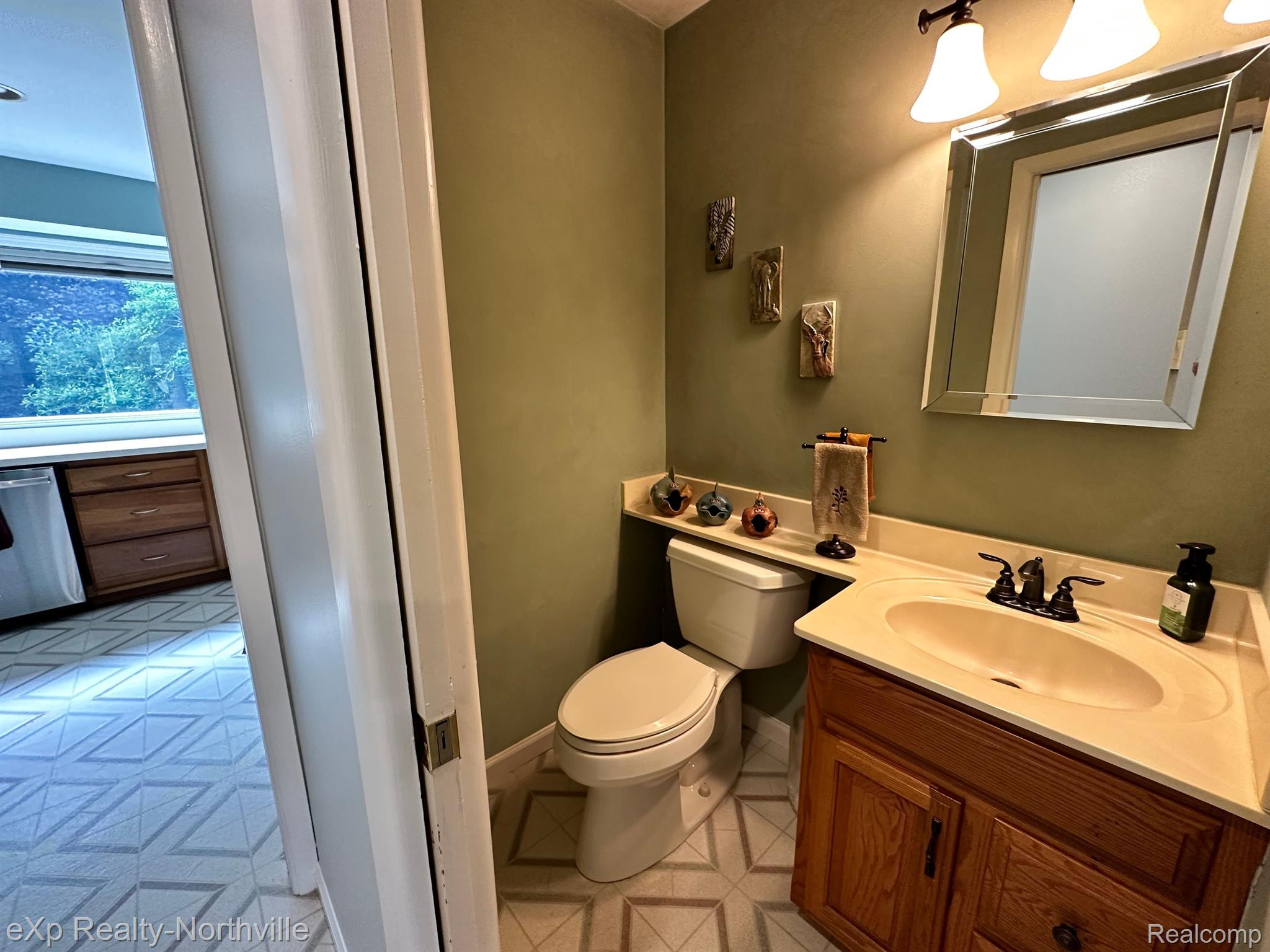 16017 Riverside Drive Livonia, MI 48154 - Photo 25 of 34 Gallery Image 25