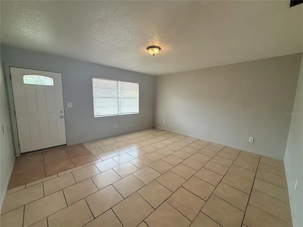 $1,700 | 614 South Larry Drive, Deland, FL 32724